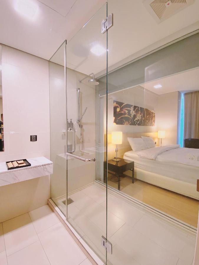 Straits Suite By C Homestay Malacca Eksteriør bilde